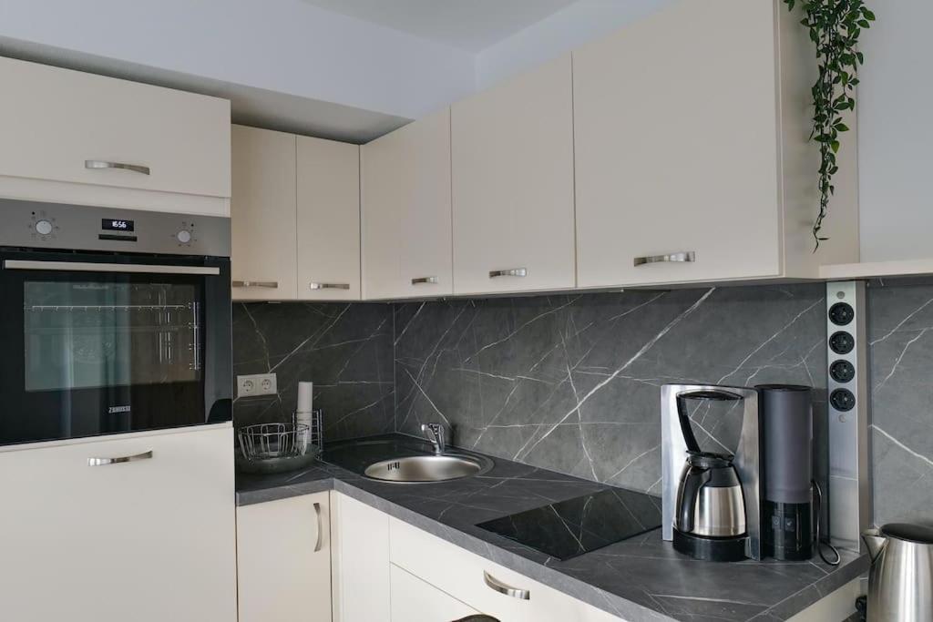 Wunderschoene Ferienwohnung Mit Balkon In Aue Exterior photo