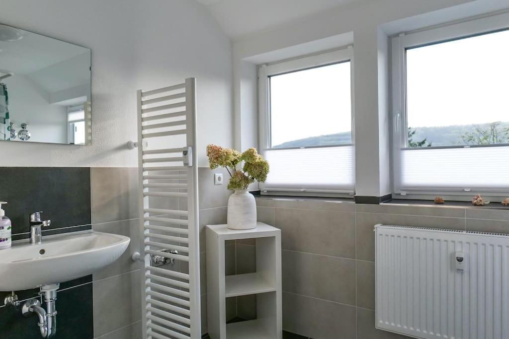 Wunderschoene Ferienwohnung Mit Balkon In Aue Exterior photo
